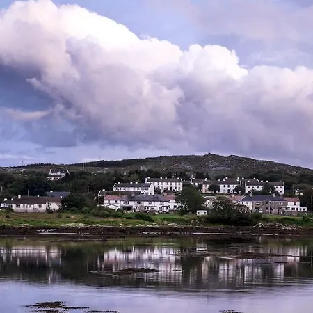 The Midway Bar & Guest house Dungloe